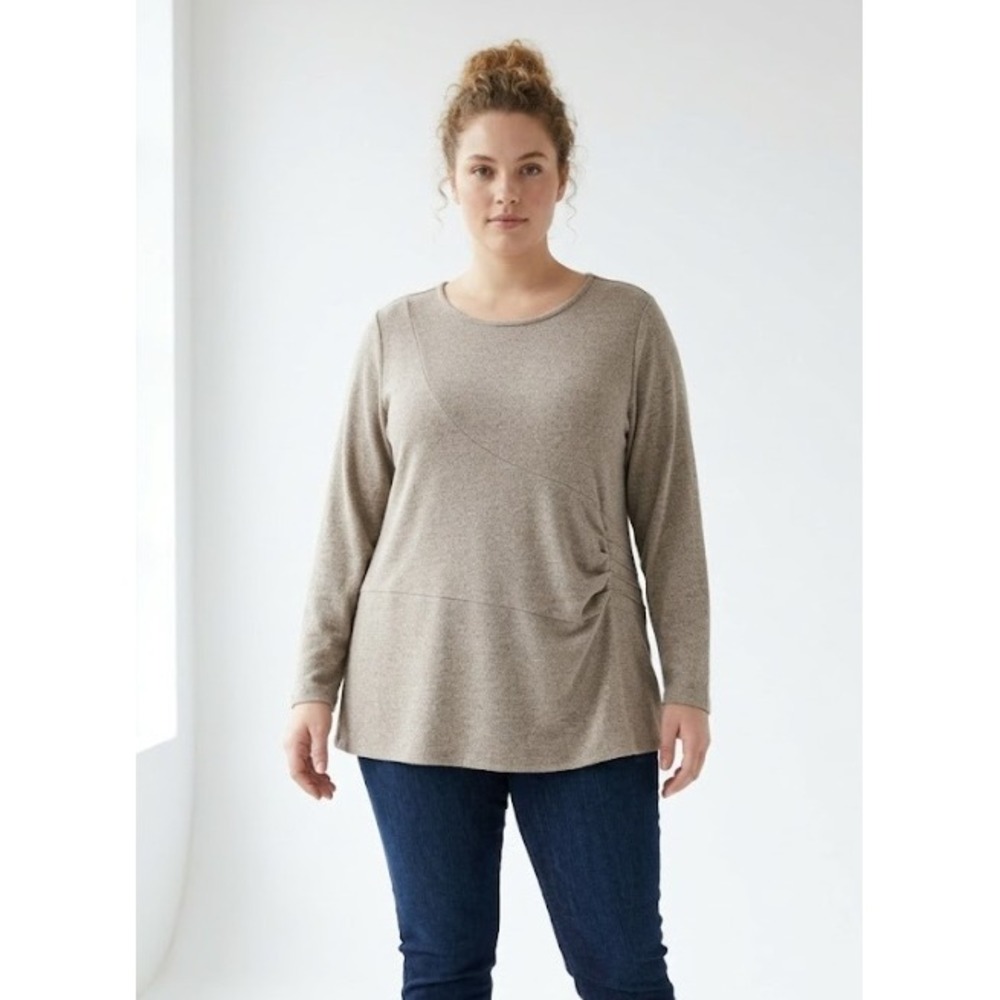 New DG2 Diane Gilman Long Sleeve Top 2X Beige Tan Stretch Knit Neutral Elegant